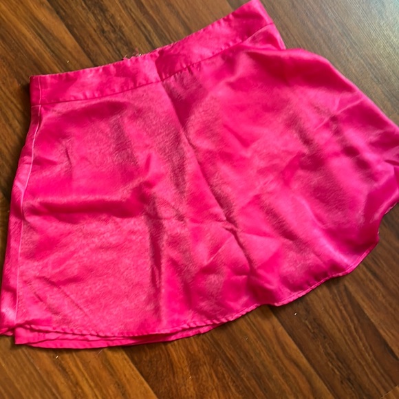 Forever 21 Dresses & Skirts - Super cute mini pink sIlk XS forever 21 skirt